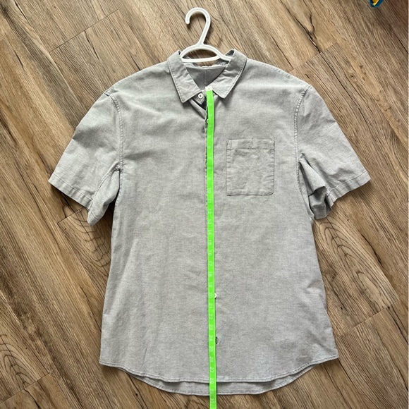 Men’s Lululemon Button Up EUC - Picture 2 of 9